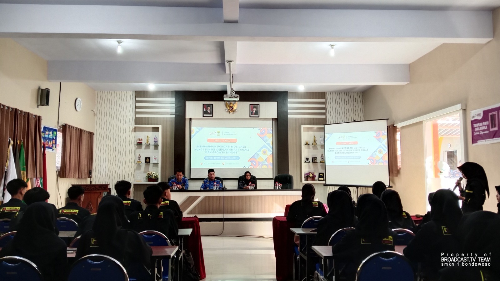 Guru Tamu Motivasi Siswa SMKN 1 Bondowoso melalui SMART Goals Growth Mindset